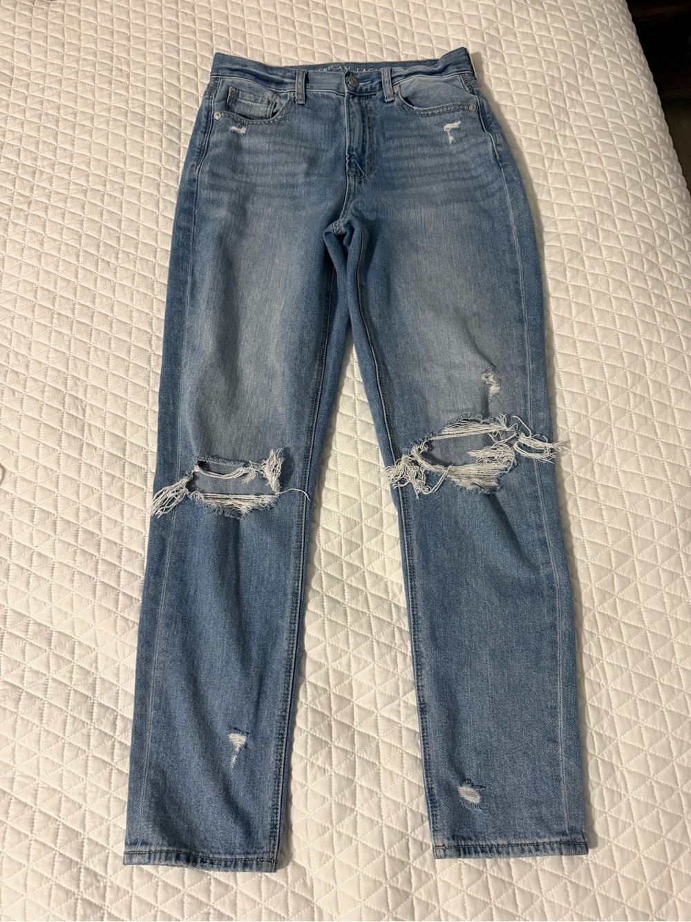 American Eagle Outfitters Light Blue Distressed mom Jeans